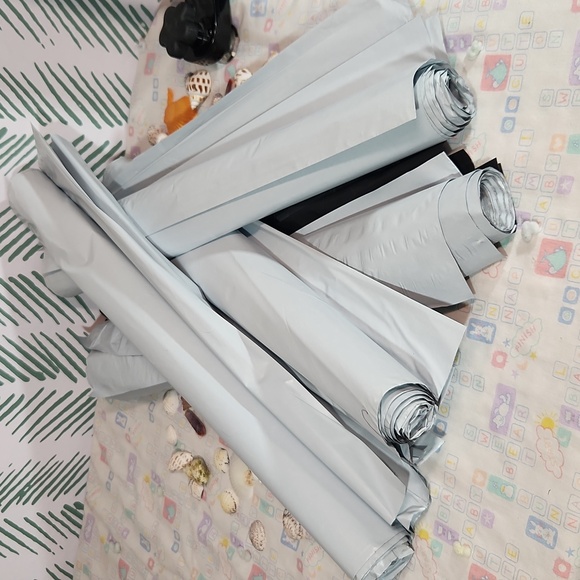 20 POLY MAILERS Large Gray 24x20 - Picture 2 of 3